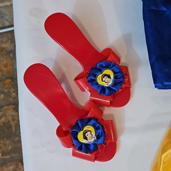 Disney's Snow White Child's Costume size 4-6x - Picture 6 of 11